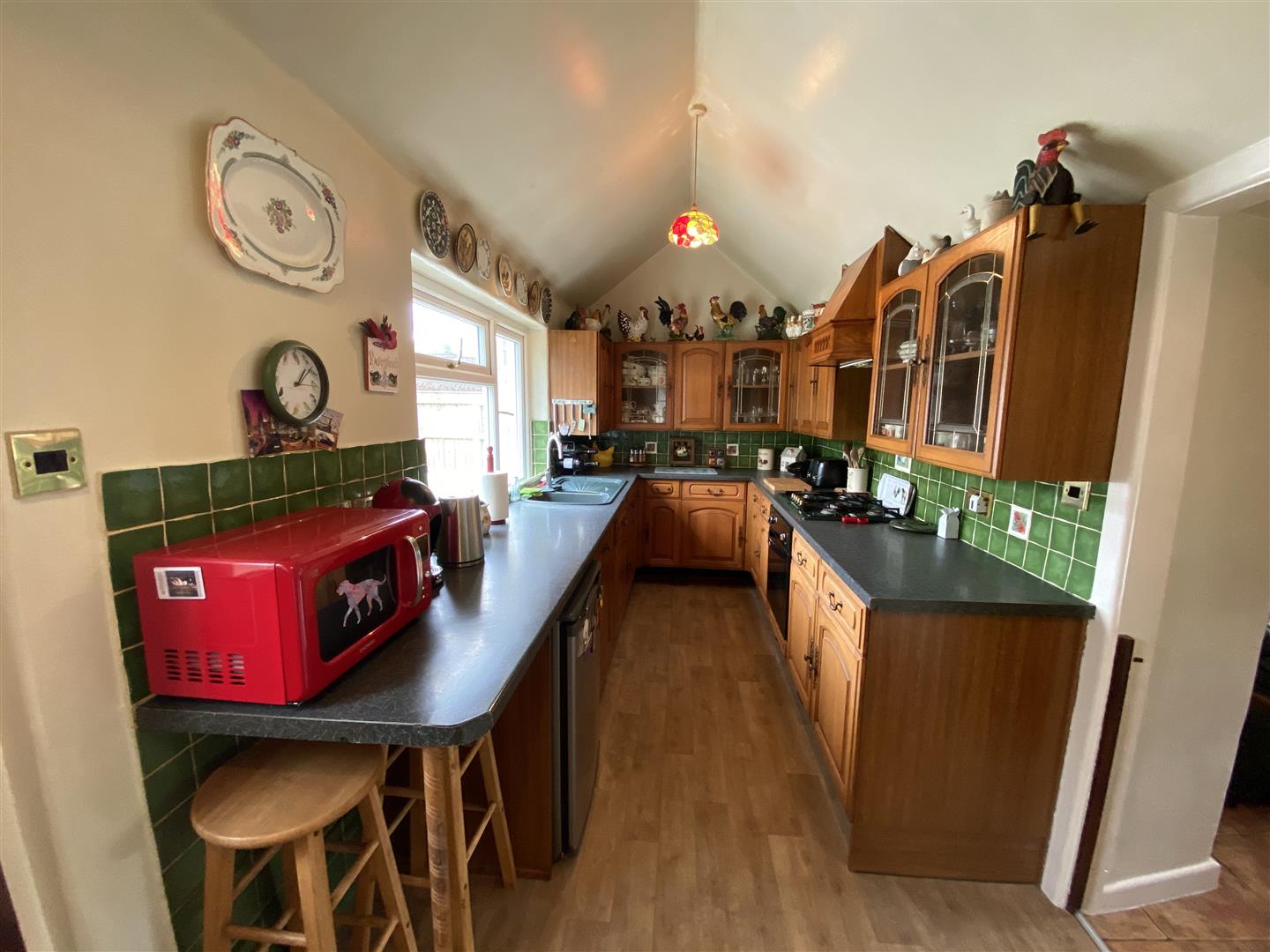 KITCHEN/LIVING ROOM